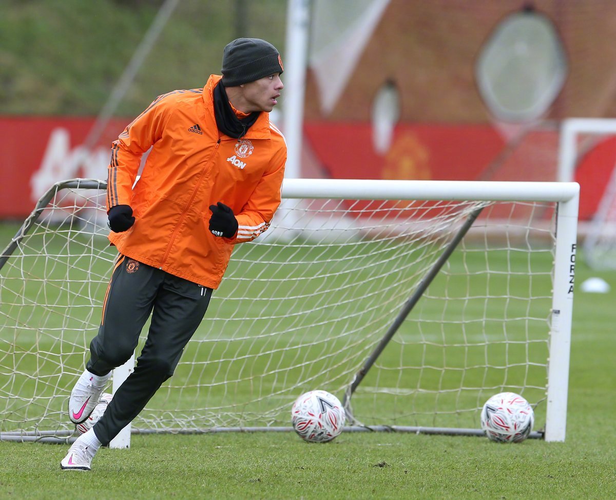 九游体育官方入口-包含转会期多伦多猛龙备战足总杯；调整名单细节曝光；赛场秩序良好；资深球员宣示担当的词条-九游体育官方入口